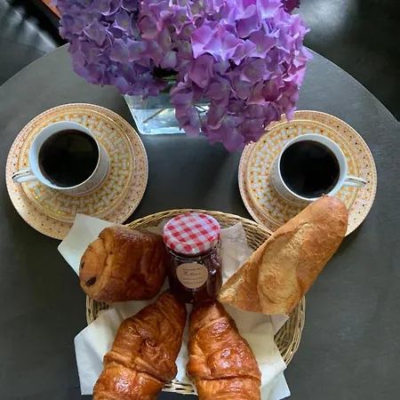 Le Petit Manoir 2* Brux