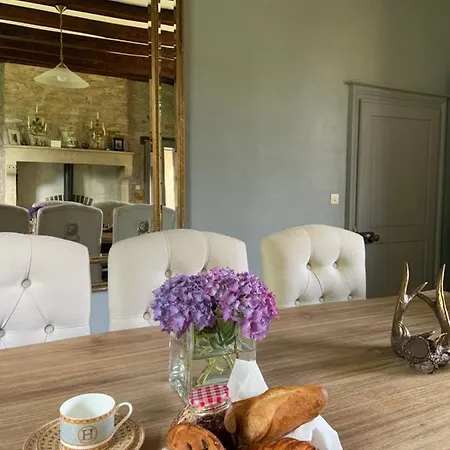 Le Petit Manoir Bed & Breakfast