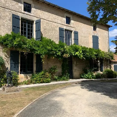 Le Petit Manoir Bed & Breakfast